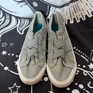 Blow fish Casual Frayed Canvas Slip-On Sneakers in Light Gray